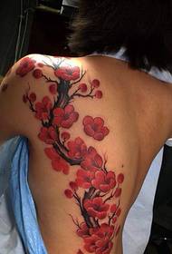 skaists ķiršu ziedu tetovējums, kas aptver pusi muguras