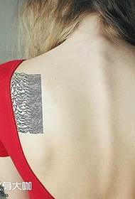 Model de tatuaj din spate