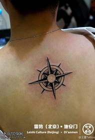 svart dominera liten kompass tatuering mönster