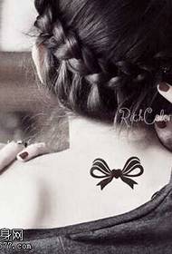 Modello di tatuaggio farfalla nera posteriore