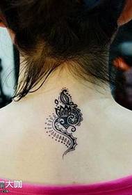 modello di tatuaggio fiore vite posteriore