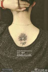 disegno del tatuaggio floreale posteriore