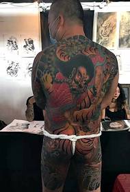 coprire l'intero colore campane sui tatuaggi posteriori