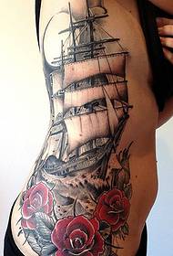 imagine de tatuaj cu totem creativ care acoperă jumătate de spate