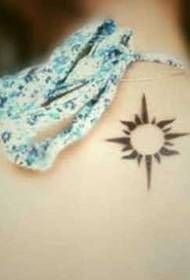 背部太阳简约纹身图案