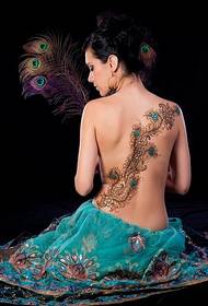 skjønnhet tilbake vakkert påfugl fjær tatovering mønster