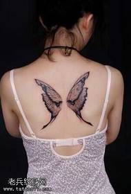背部蝴蝶翅膀纹身图案