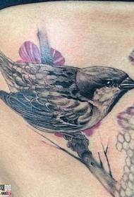 задній птах татуювання візерунок