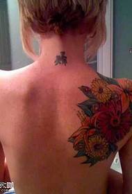 rygg blomma tatuering mönster