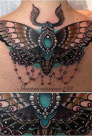 背部的漂亮的飞蛾纹身图案