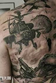 Patrón de tatuaje de helicóptero armado traseira