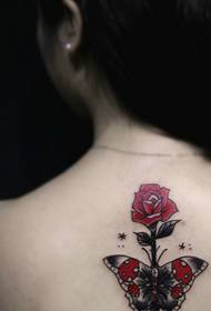 trëndafil i kuq dhe flutur kombinuar tatuazh