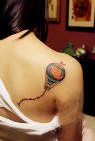 meisje kleur hete lucht ballon terug tattoo patroon