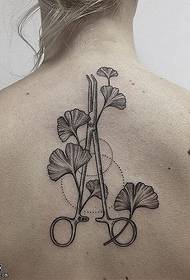 patrón de tatuaxe de follas traseiras de ginkgo