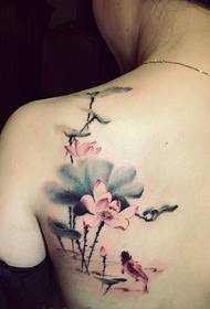 isithombe esihle se-back lotus tattoo