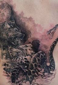 tatuaggio lupo e serpente posteriore