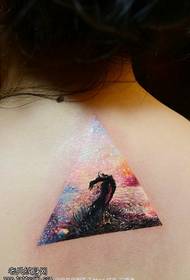 modello di tatuaggio classico triangolo dipinto