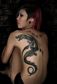 tatuatge d'àpex femení de l'atmosfera posterior