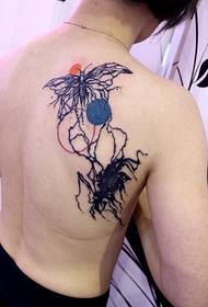 უკან წერტილი smudged ყვითელი wasp tattoo ნიმუში 77504 - სექსუალური ქალღმერთი აქვს სხვადასხვა ყვავილების tattoo