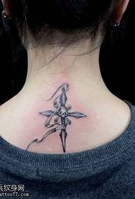 esquena de patrons de tatuatges de creu petita