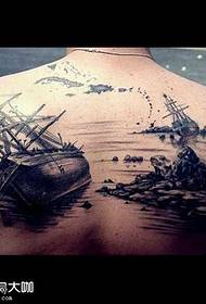 modello del tatuaggio della barca posteriore