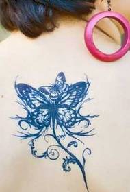 muguras modes skaistu tauriņu tetovējuma modelis