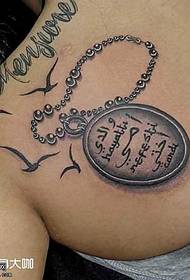 Modello tatuaggio catena posteriore