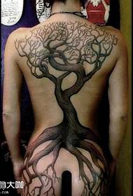 nugaros medžio tatuiruotės modelis