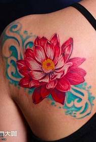 Modela Lotus Tattoo ya Sor