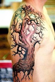 padrão de tatuagem de árvore de braço
