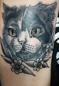 Pequeño tatuaje de gato fresco brazo de niño en imagen de tatuaje de gatito