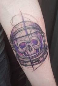 Matériau de tatouage bras, crâne masculin, image de tatouage coloré astronaute