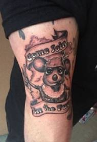 鼠標紋身插圖男生與手臂上的英語和鼠標紋身圖片