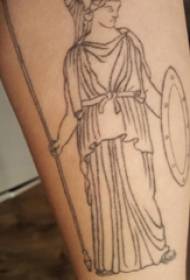 Romeinse krijger tattoo mannelijke arm op zwarte Romeinse krijger tattoo foto