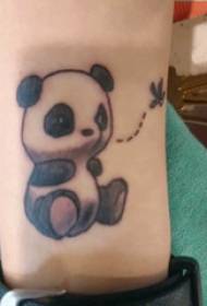 Ábhar tattoo lámh, pictiúr tatú panda fireann ar lámh