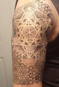 Tatuaje geometria, gizonezko ikaslea, tatuaje geometrikoa besoan
