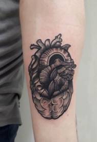 მექანიკური გულის ტატულის ნიმუში მამრობითი გული შავი გულის ტატუზე სურათზე