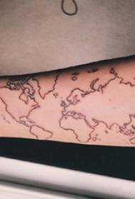 Карта мира татуировки. Рука девушки. Минималистическая карта мира.