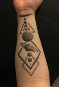 Tatuering planet tjej arm på svart grå planet tatuering bild