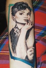 Gambar Tato Audrey Hepburn Audrey Hepburn Tato gambar ing lengan bocah wadon kasebut