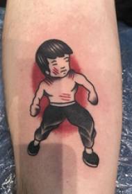 Bruce Lee tatueringsmönster Bruce Lee tatueringsbild målad på pojkens arm