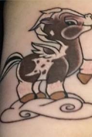 Lengan tatu haiwan kecil pada gambar tatu awan dan kuda