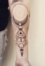 Material pentru tatuaj braț, imagine tatuaj planetă gri negru