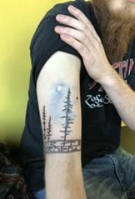 Landscape tattoo mukomana pendi muti uye mwedzi tattoo pikicha paruoko