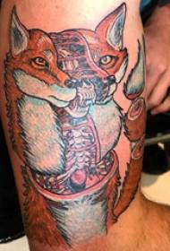 Aworan tatuu tatuu ti tatuu fox kan ti ọwọ ọmọkunrin kan