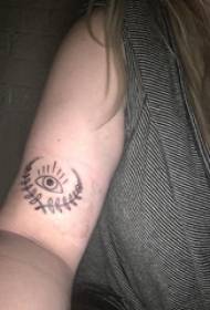 Braccio tatuaggio materiale ragazza braccio e pianta tatuaggio immagine