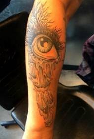 Apstraktna linija tetovaža muški student ruku na crnoj slici tetovaža oka