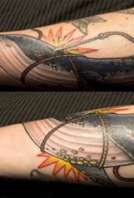 Vật liệu hình xăm cánh tay vài hình xăm cá voi màu trên cánh tay