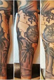 Vifaa vya tattoo ya mkono, mkono wa kiume, dira na picha ya tattoo ya nazi