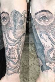 Tattoo ea mahlo, letsoho la monna, setšoantšo sa tattoo sa octopus e ntšo